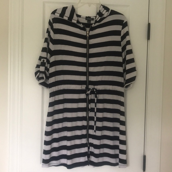 👙VENUS Black &White Striped Bathing Suit Cover👙 - Picture 1 of 9